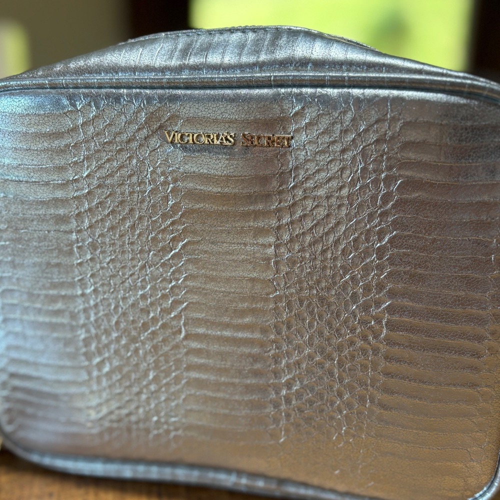 NEW Victorias Secret Womens Silver Metallica Snakeskin Chain Crossbody Purse - Picture 2 of 11